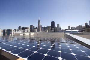 Quantos painéis solares são necessários para alimentar uma empresa?